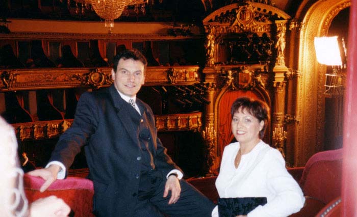Ma compagne de vie,pose au théatre de la monnaie de Brussel,pour une pub de chocolat, avec celle qui fut l'amour de ma vie pendant 28 années,ma femme,mon coeur saigne encore aujourd'hui de sa disparition aprés,un combat contre la maladie de 18 années.
My partner of life, pose(installation) in the théatre of the currency(change) of Brussel, for an ad(advertising) of chocolate,
With the one who was the love of my life during 28 years, my wife,My heart bleeds even today of its disappearance aprés, a fight against the disease of 18 years. event4.jpg